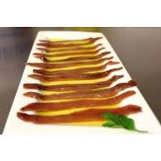Tapa De Anchoa De Santoña Sobre Base De Tomate Del Terreno