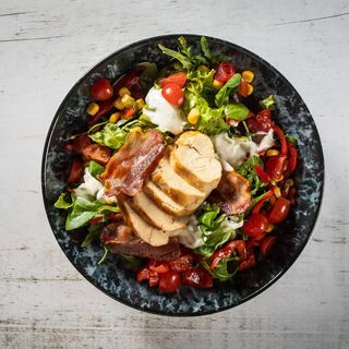 Salata s pilećim prsima