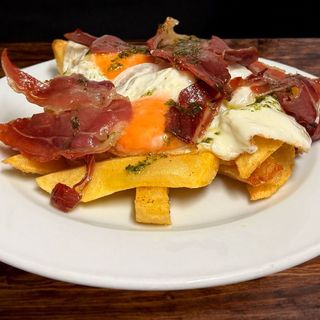 Huevos estrellados con jamón serrano