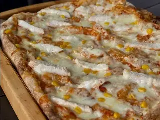 Піца з куркою та кукурудзою (960g)