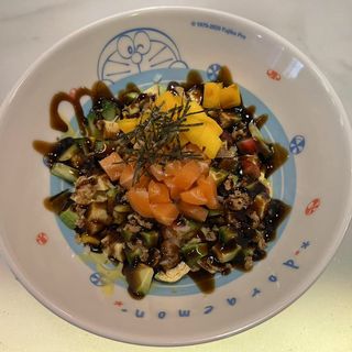 38.Poke De Salmón Con Mango