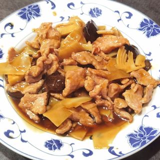 #68. Cerdo Con Bambú Y Setas Chinas