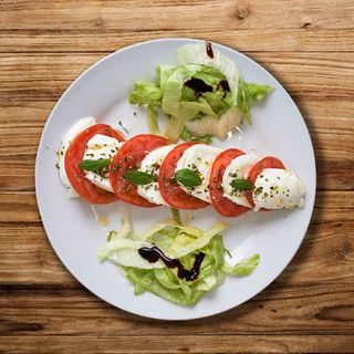 Caprese Con Mozzarella De Búfala