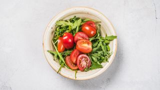 Rukola, čeri, parmezan salata