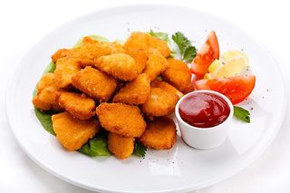Nuggets de pollo y patatas