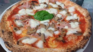 Margherita cotto e funghi