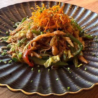 FIDEOS DE ARROZ CON TERNERA