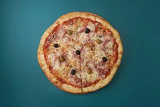 Kaprićoza pica (32cm) + koka-kola (330ml) - AKCIJA