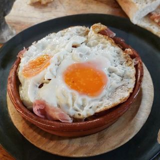 Cazuela De Huevos y Jamón