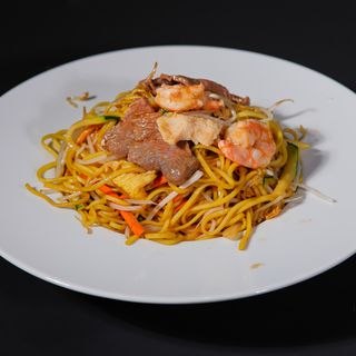 Spaghetti saltati con condimento misto