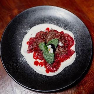 Червоні вареники з вишнею (240г)