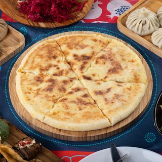 ბებოს ხაჭაპური ტაფაზე ახლად ამოყვანილი სულგუნით 6 ნაჭრიანი