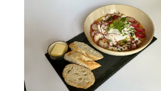 Jajka po turecku na jogurcie greckim