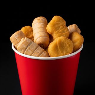 Cubo 10 nugguets y 5 tequeños