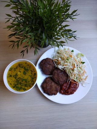 Пилешка супа  + пържени кюфтета (3бр) 