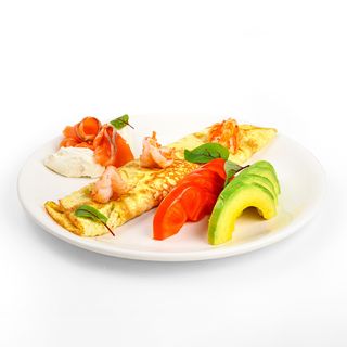 Omleta cu somon și avocado 