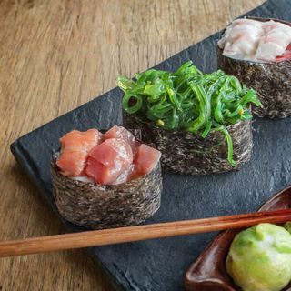 13 Gunkan Wakame (1 Pieza)