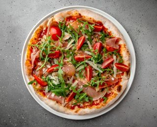 Pizza cu prosciutto crudo