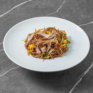 Yaki soba con manzo
