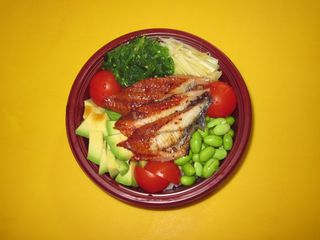 Poke bowl anguila cocido
