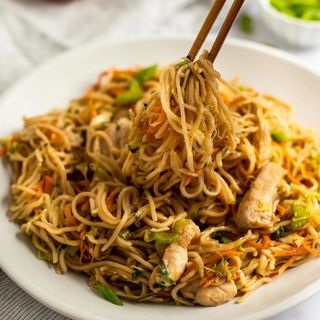 Chow Mein con pollo