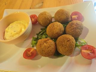 Bolinhas de Alheira com Maionese de Alho