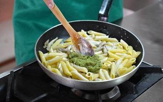 პასტა სოკოთი და პესტოთი