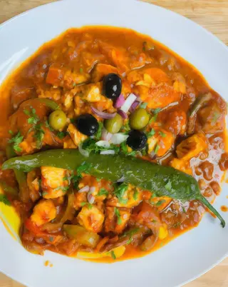 Ojja Frango Tunisina (ClassicoTunisino com Frango Ovos e Molho Picante)