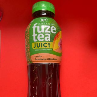 FuzeTea brzoskwiniowa z czarną herbatą i hibiskusem 0,5l