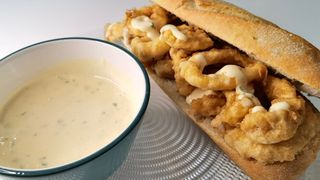 Bocadillo De Calamar Sahariano Con Alioli