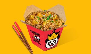 Tallarines fritos con verduras y huevo 蔬菜鸡蛋炒面