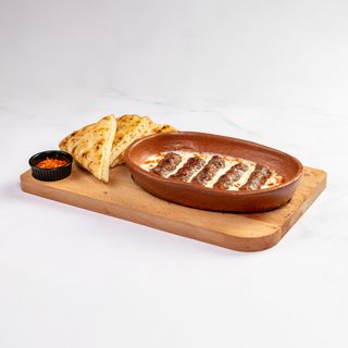 5 Ćevapa u krem sosu sa kajmakom