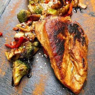 Стейк курячий з овочами гриль (290г)