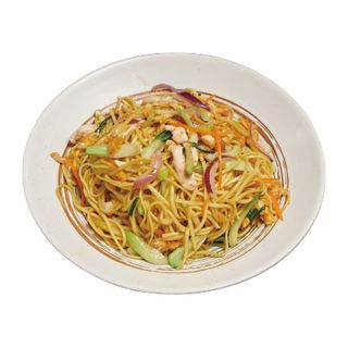 Chow mein con pollo y verdura