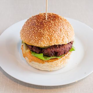 Burger od crvenog pasulja