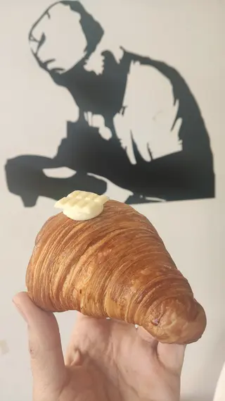 Croissant Mantequilla Relleno Choco Blanco
