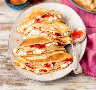 Zestaw naleśniki z twarogiem + zupa krem z dyni