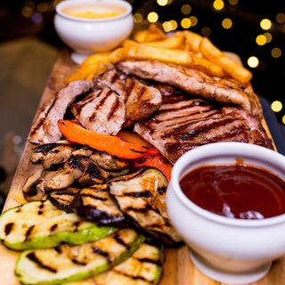 Platou mix grill (4 persoane)