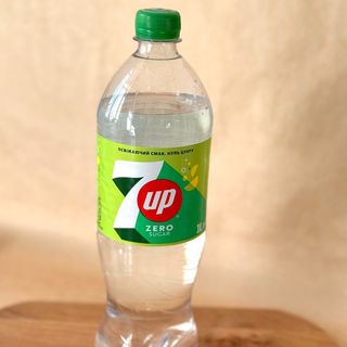 Напій 7 Up (1,25л)