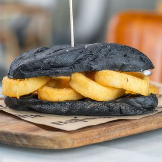 Bocata de calamares en pan negro