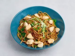 Makaron Pszenny w Stylu Nepalskim z Kurczakiem