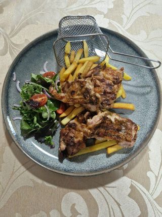 Marinirani batak na grillu sa pomfritom