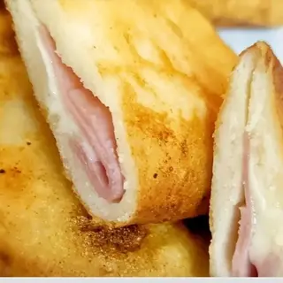 Empanada de jamón y queso 