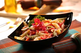 Salata cu paste si sunca 