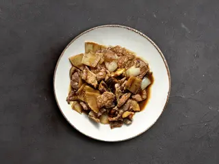 Ternera con Bambú y Setas Chinas