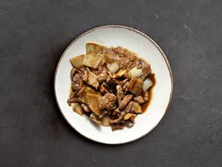 Ternera con Bambú y Setas Chinas