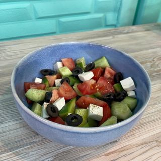 Греческий салат (200г)