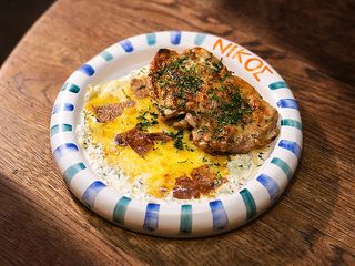 Фермерське курча на грилі з битою картоплею та дзадзикі (350г)