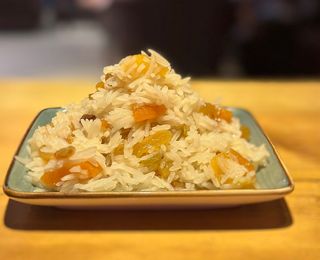 ტკბილი ბრინჯი ქიშმიშით/Sweet rice with raisins