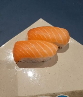 Sushi Salmón (2 Piezas)